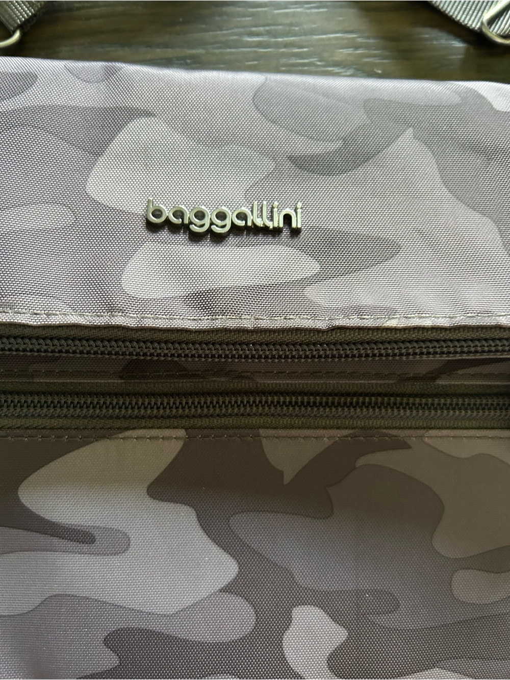Baggallini Purple Camo Crossbody Messenger Bag NWOT 9.5x7.5 - Picture 8 of 13